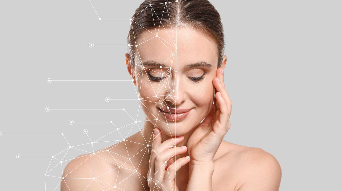 Chercheur en dermatologie examinant un échantillon de peau au microscope dans un laboratoire contemporain